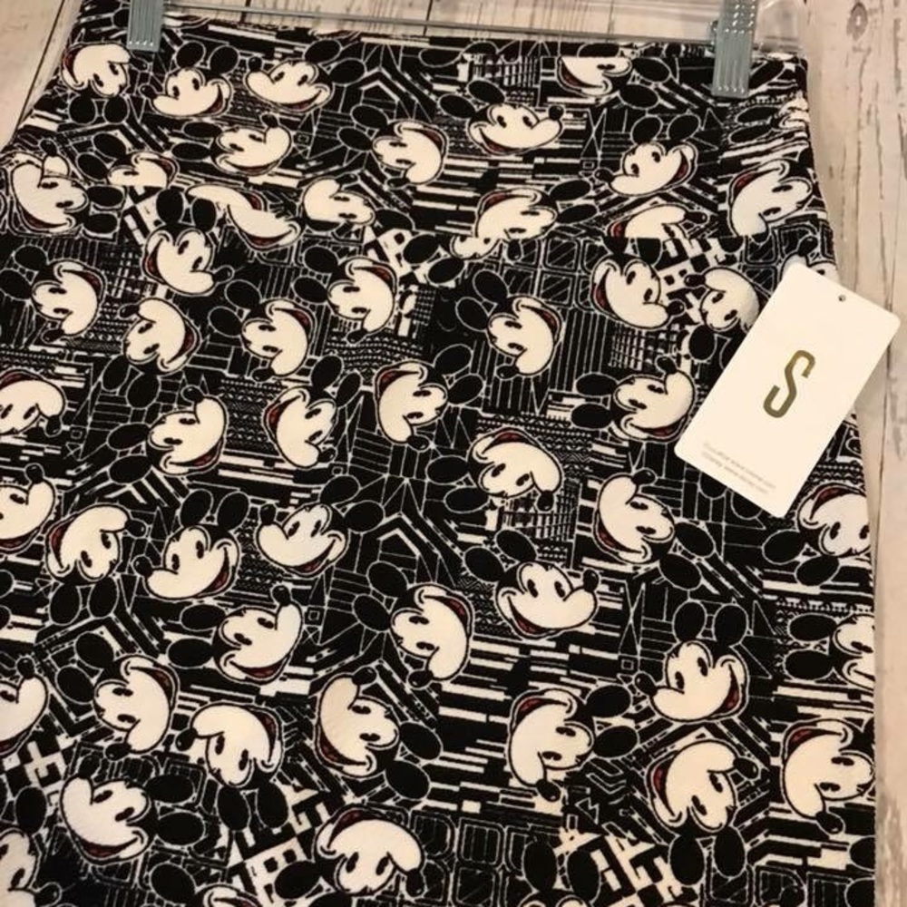 Black & white Mickey Mouse Lularoe & Disney skirt